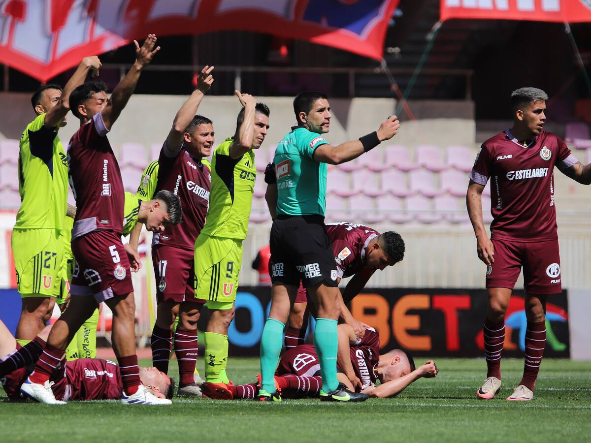 ¡Muy peligroso! El grave accidente que marcó el partido entre La Serena y la U