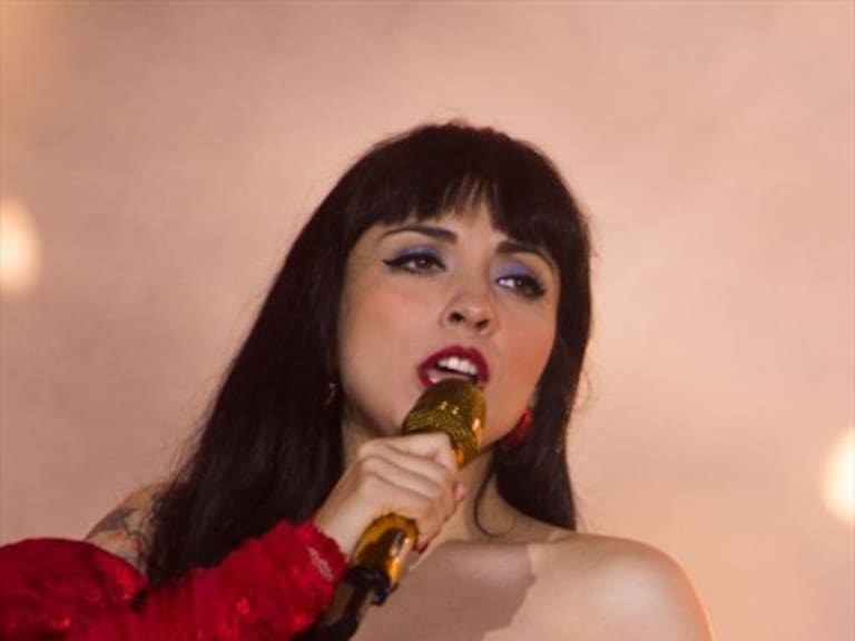 Estilo Amy Winehouse: Mon Laferte sorprende con nuevo peinado