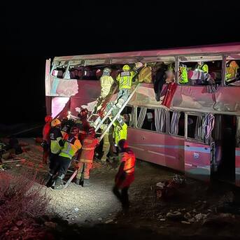 Volcamiento de un bus con turistas brasileños en Calama deja 40 heridos y dos fallecidos 