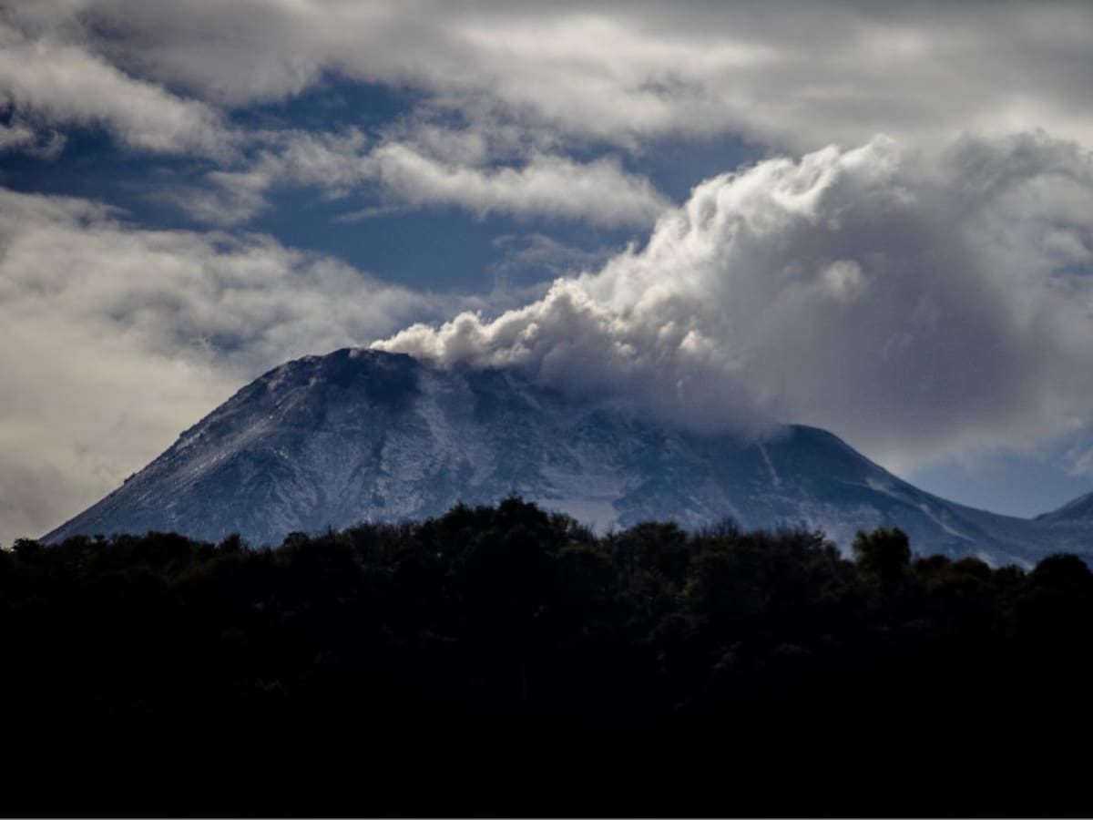 Alerta en Ñuble: Nevados de Chillán registra sismo “de largo periodo” y evalúan posible explosión