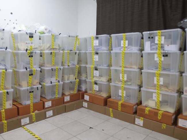 Sala de resguardo de urnas selladas en el Liceo Cumbres de Cóndores de Renca. Foto: Agencia Uno.