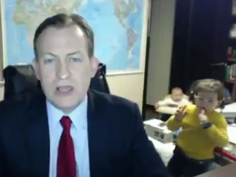 ¡Cómo ha crecido!: Así se ve hoy la niña que se hizo viral interrumpiendo a su papá en medio de una entrevista