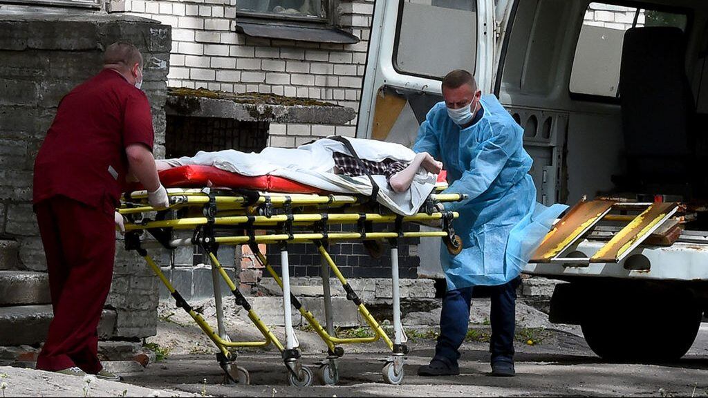 Traslado de un paciente del Covid-19 en Rusia