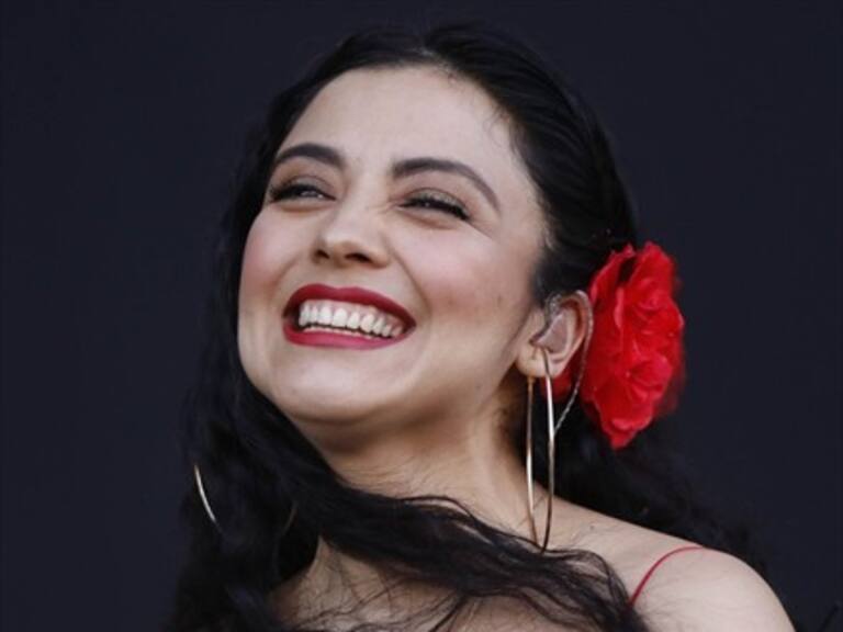 Mon Laferte lanza video de «Por qué me fui a enamorar de ti»