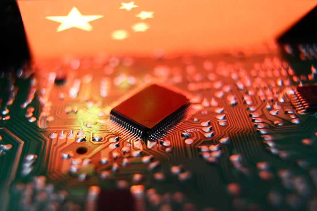 Imagen recreativa de los microchips y China