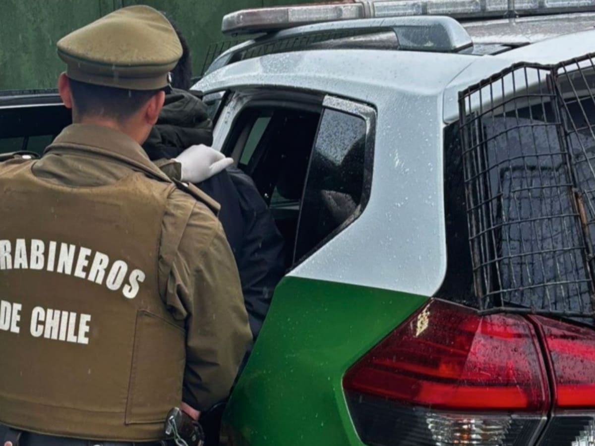 Ella misma “se delató”: detienen a joven que amenazó con instalar una bomba en la Universidad de Chile