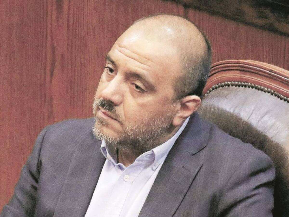 Ministro Ávila sobre colegios afectados por incendios forestales: el Estado debe asegurar su reposición