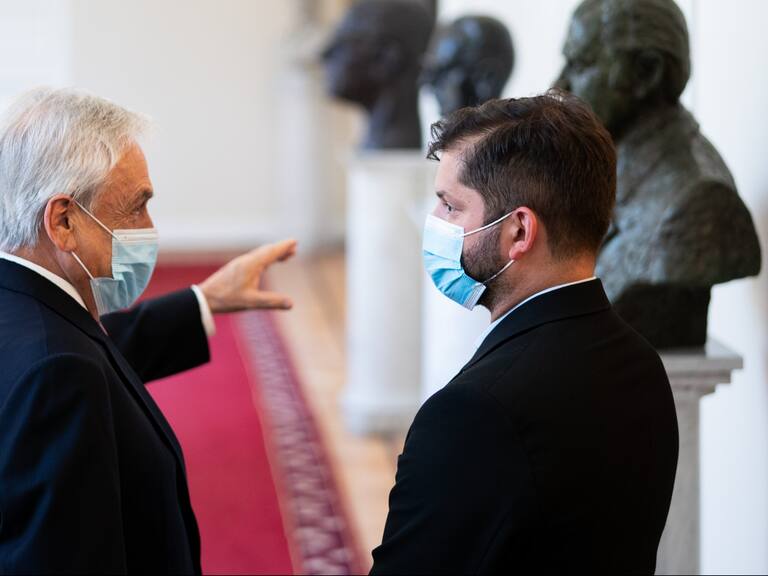 20 de diciembre del 2021/SANTIAGOEl presidente electo Gabriel Boric, realiza un punto de prensa tras sostener una reunión con el Presidente de la República, en el Palacio de La Moneda.
FOTO: PRESIDENCIA/AGENCIAUNO