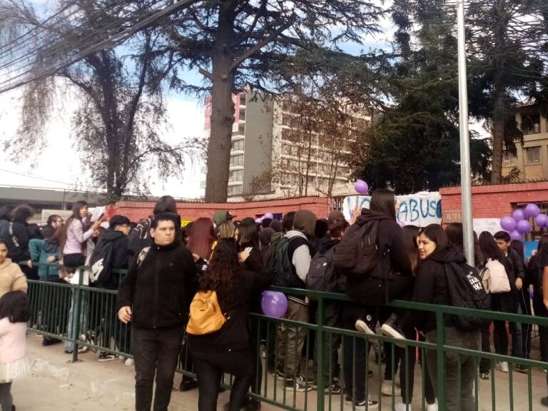 Denuncian a inspector de colegio de La Florida por abuso sexual de al menos cinco alumnas