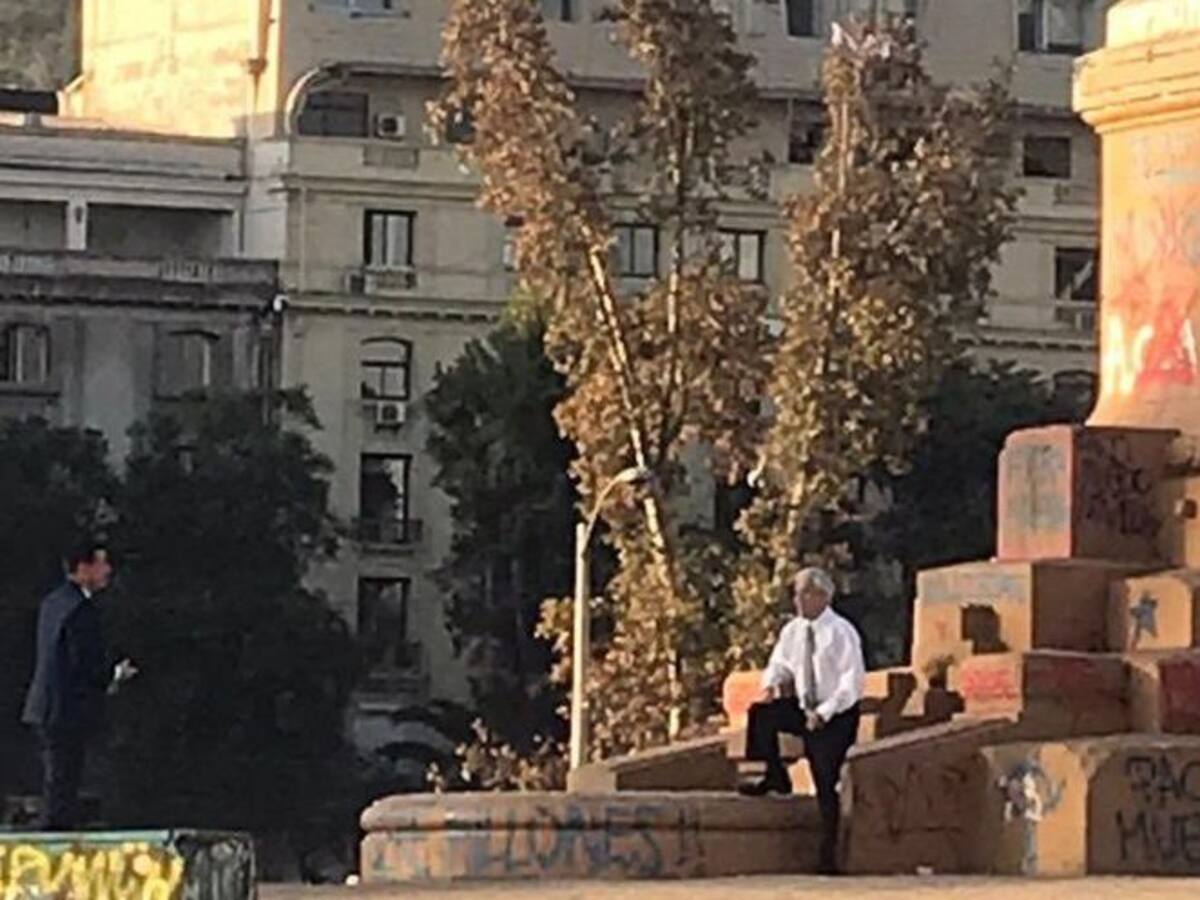 Fiscalía no investigará a Piñera por fotografiarse en la Plaza Italia durante la cuarentena
