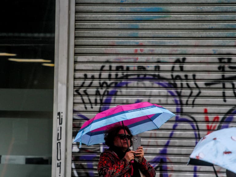 Pronostican lluvia y tormentas eléctricas en Santiago: este “día clave” marcaría el adiós temporal al calor