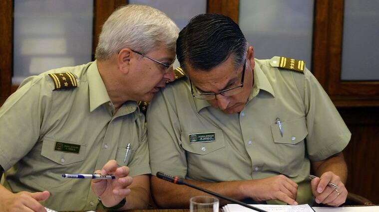 11 DE MARZO DE 2020/VALPARAISOGeneral Ricardo Yaez conversa con el General Director de Carabineros Mario Rozas en la comisin seguridad ciudadana por el actuar y procedimientos de Carabineros de Chile en las ltimas manifestaciones, entre otras materias atinentes a tratar.
FOTO: PABLO OVALLE ISASMENDI/AGENCIAUNO