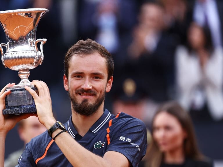 Daniil Medvedev consiguió su primer título en arcilla tras vencer a Rune en la final del Masters 1000 de Roma