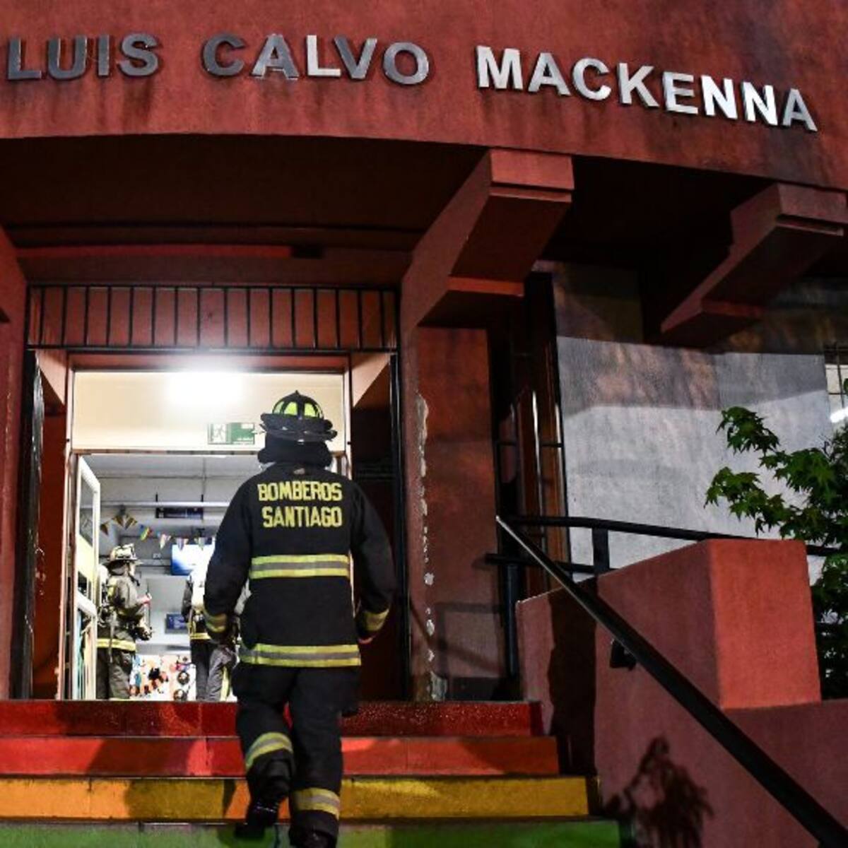 Incendio en Hospital Calvo Mackenna: 12 menores fueron trasladados a otros centros asistenciales por precaución