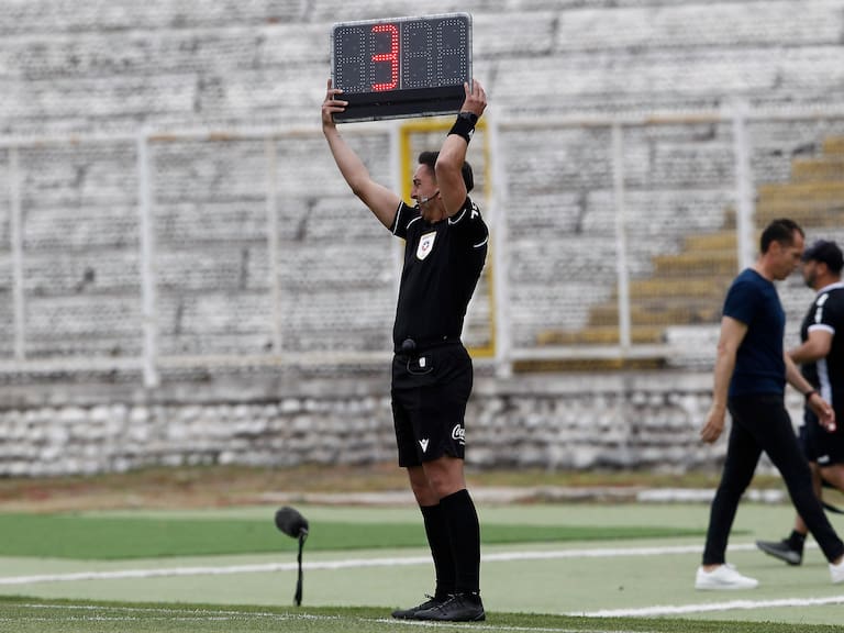 Falta de pagos e indumentaria y líos para los entrenamientos: las quejas de los árbitros para el desarrollo de su trabajo en Chile