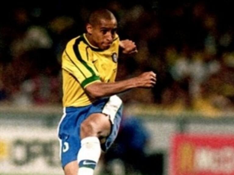 Efeméride: El golazo de Roberto Carlos que cumplió 19 años