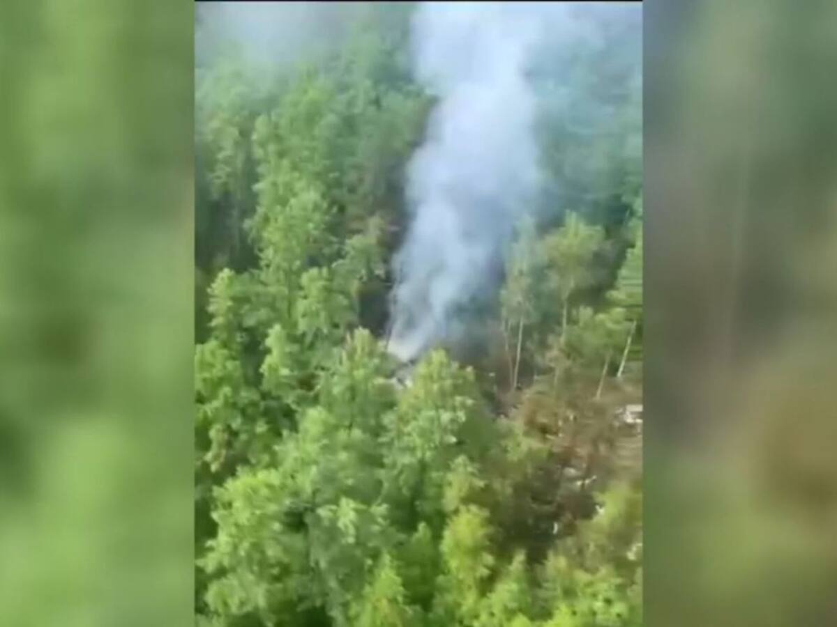 Tragedia aérea en Rusia: avión con cerca de 50 pasajeros se estrella y es encontrado en llamas