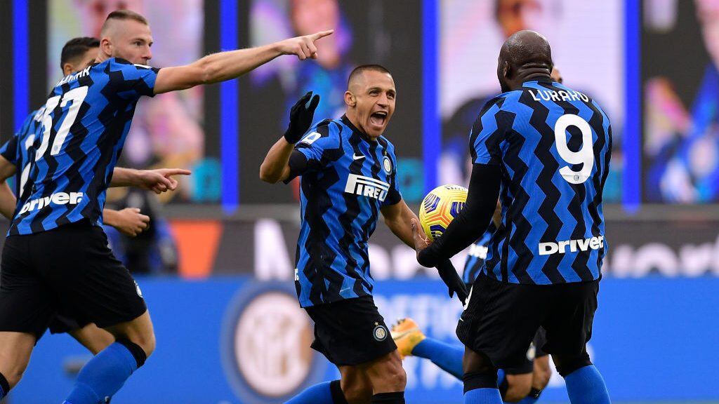 MILAN, ITALY - NOVEMBER 22: Alexis Sanchez of FC Internazionale celebrates with Romelu Lukaku of FC Internazionale after scoring his team's first goal during the Italian Serie A match between Internazionale v Torino at the San Siro on November 22, 2020 in Milan Italy (Photo by Mattia Ozbot/Soccrates/Getty Images)
