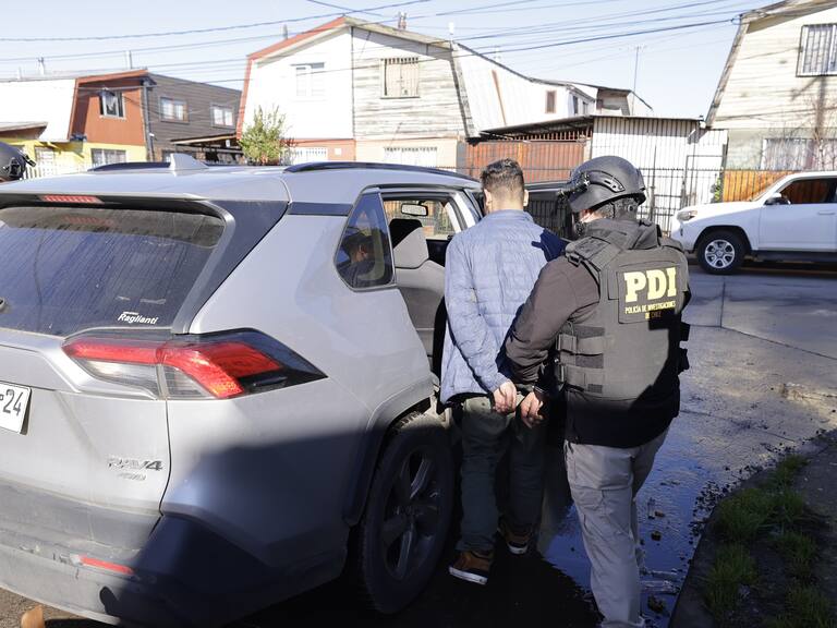 Concretaban encuentros por aplicación de citas: PDI detiene a dos sujetos por secuestros con violación