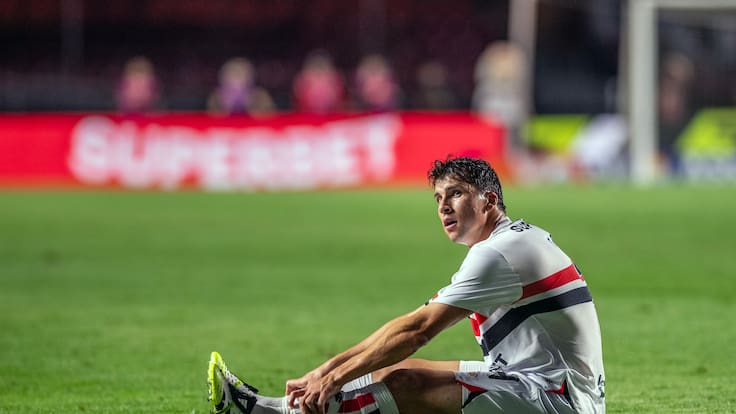 Gonzalo Tapia vuelve al gol en Sao Paulo, pero no evita el desastre: eliminación y DT despedido