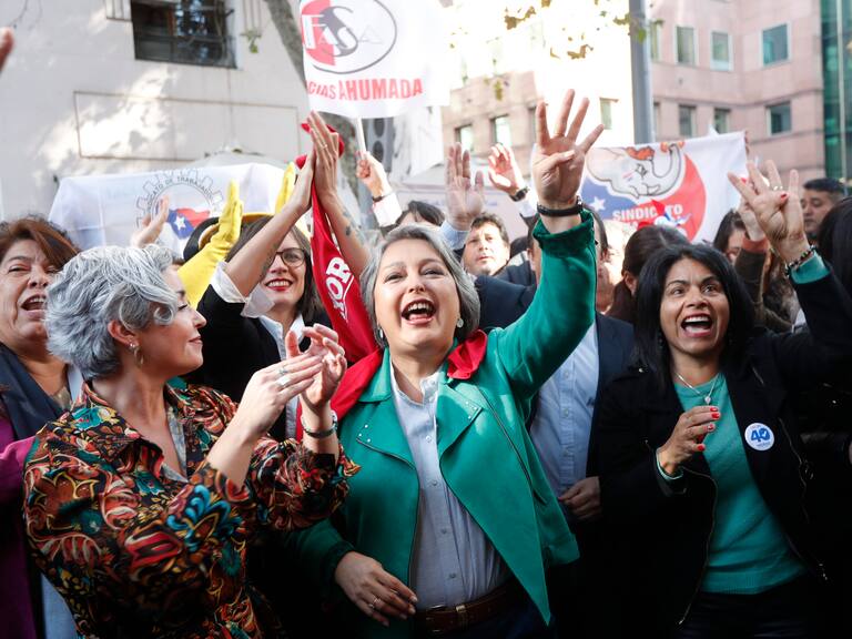 Ministra Jara celebra entrada en vigencia de la Ley de 40 horas