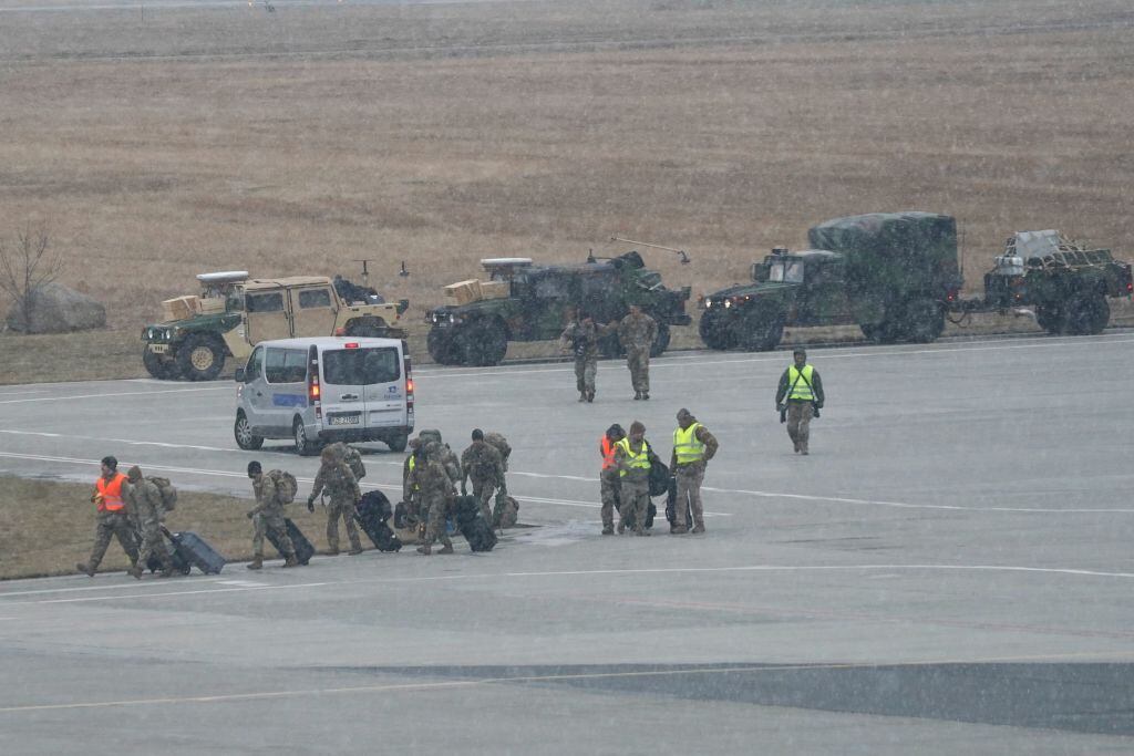 Soldados y equipamiento militar llegan al aeropuerto de Rzeszow-Jasionka