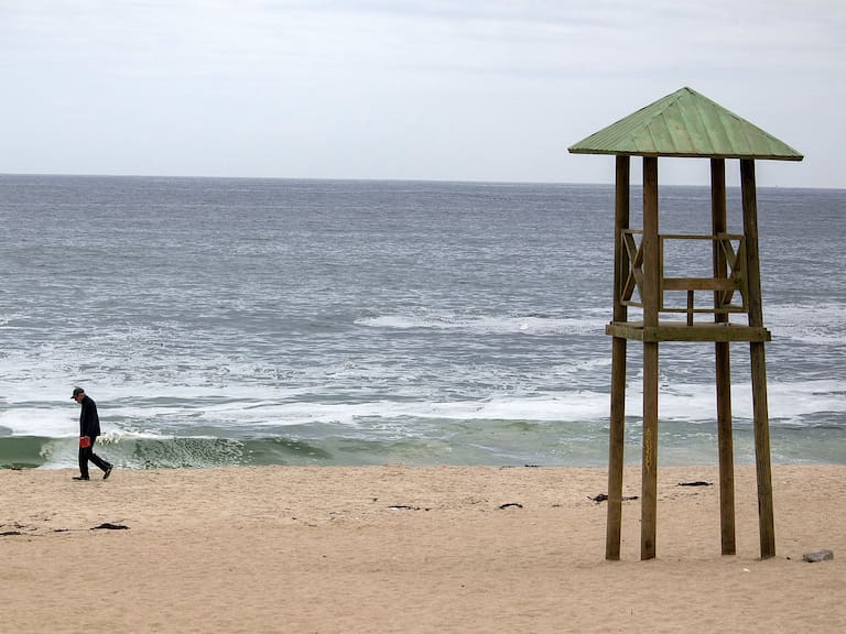 Encontraron sin vida a hombre que ingresó al mar en El Quisco