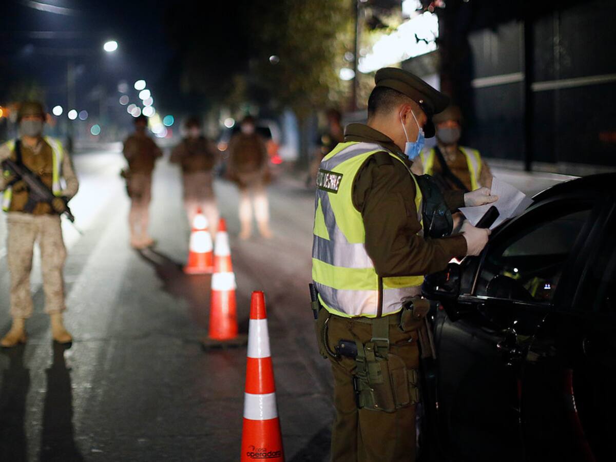 Carabineros informó de 474 conducidos durante el toque de queda en las últimas horas