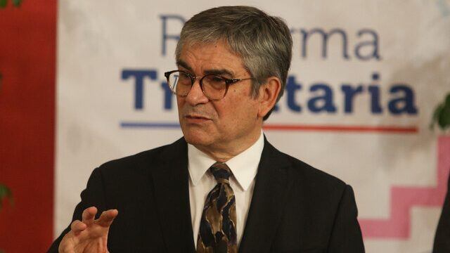 Ministro Mario Marcel: "Más que compararnos con Perú, tenemos que preocuparnos de reducir la incertidumbre"