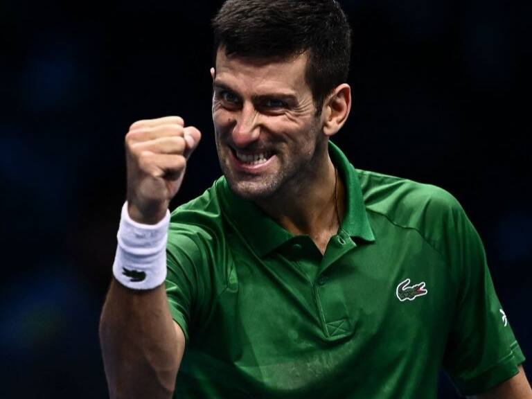 Novak Djokovic arrasa con Andrey Rublev y avanza a semifinales de las ATP Finals