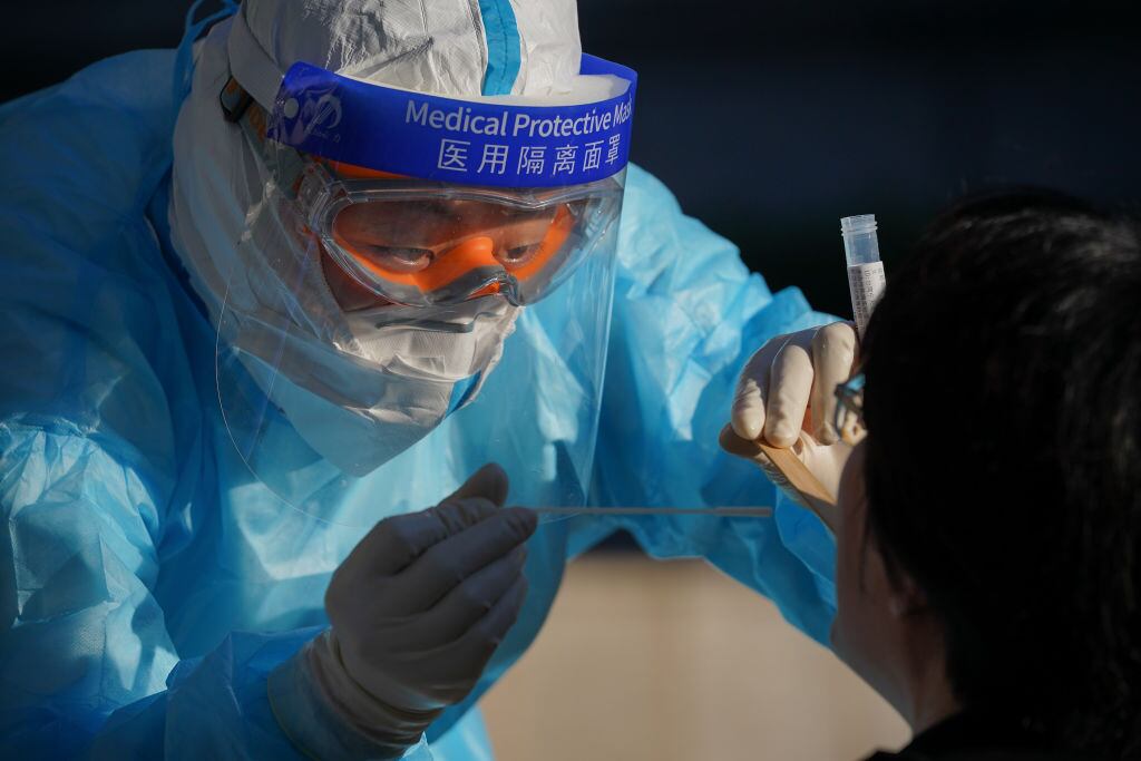 Médicos continúan con testeo masivo del Covid-19 en China