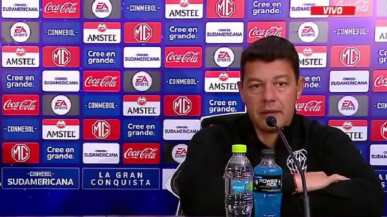 Guillermo Soto se queda sin DT en Huracán: Sebastián Battaglia confirma su renuncia en plena rueda de prensa