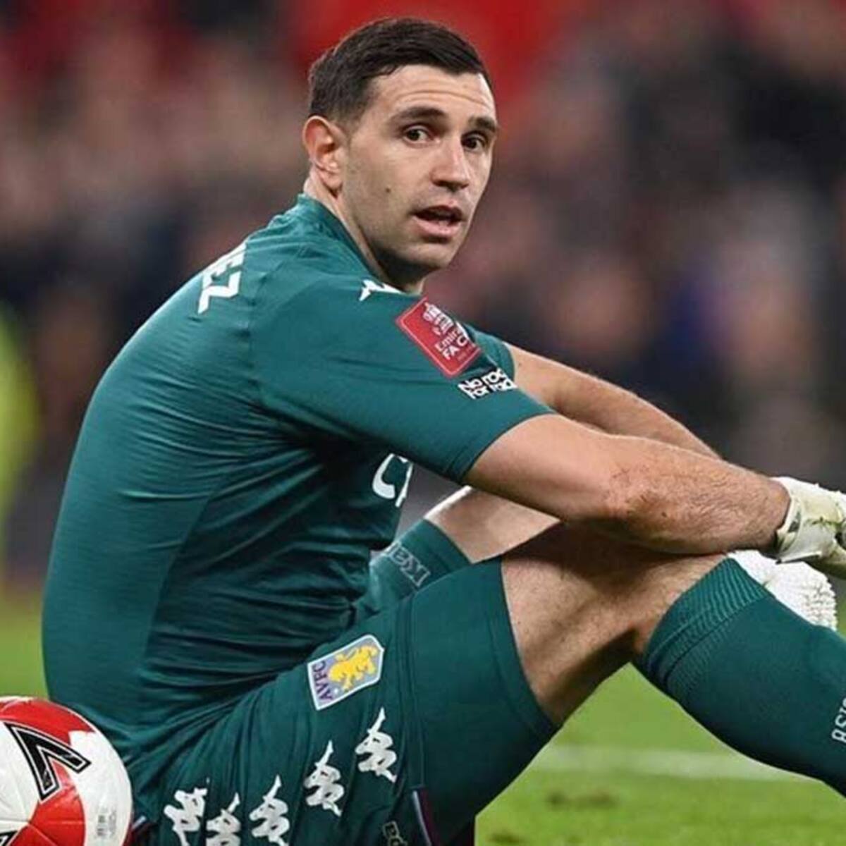 ¿El mejor portero del mundo? El nuevo ridículo que hizo Emiliano “Dibu” Martínez en Inglaterra