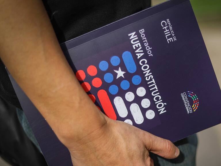 26 de mayo del 2022/SANTIAGOBorrador de la Nueva Constitución en el patio del ex Congreso Nacional.
FOTO: SEBASTIAN BELTRAN GAETE/AGENCIAUNO