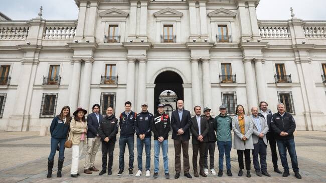 Autoridades de gobierno reciben a pilotos que competirán en la fecha del Mundial de Rally en Chile