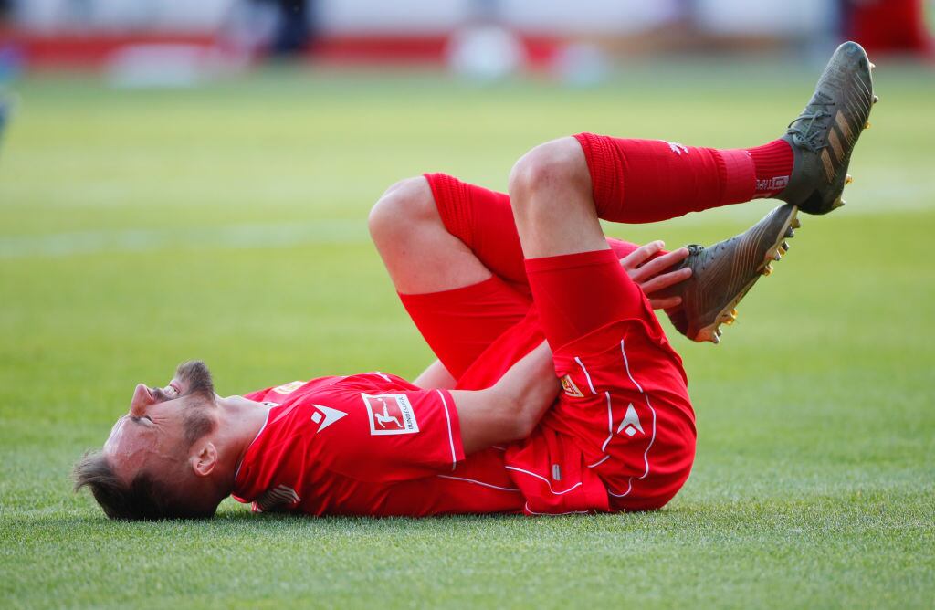 Florian Hubner de Union Berlin sufre por el dolor