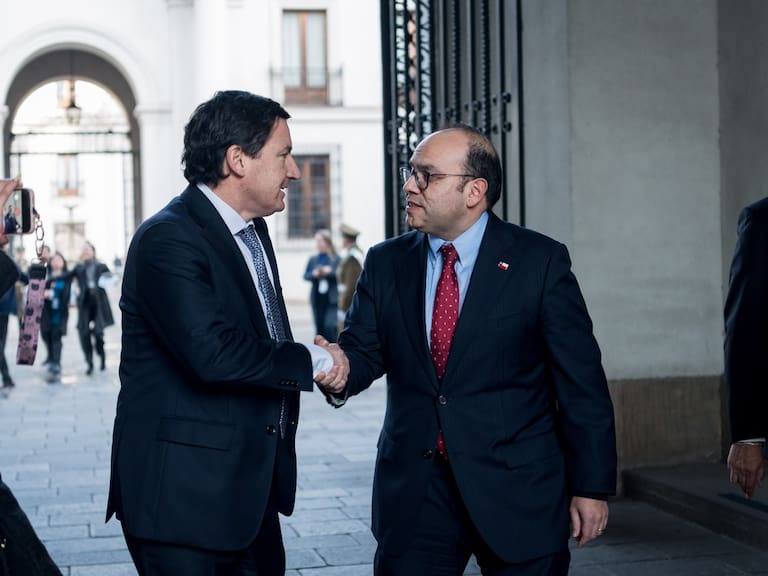 De las críticas en un chat privado al gesto público en La Moneda: la señal de tregua entre Máximo Pavez y Arturo Squella