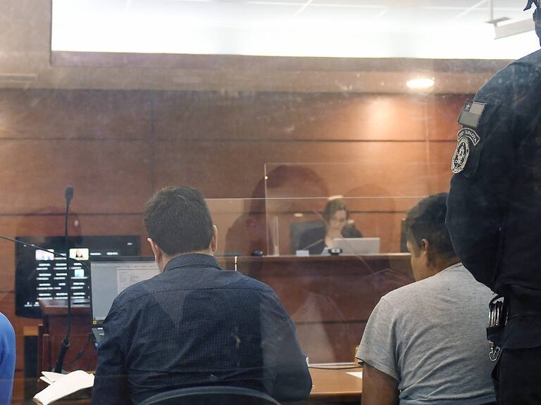 26 DE MARZO DE 2023/QUILPUEControl de detención de los dos sospechoso delincuentes dieron muerte a la Sargento Segundo de Carabineros Rita olivares.
TRIBUNAL NO AUTORIZO MOSTRAR SUS ROSTROS
FOTO: PABLO OVALLE ISASMENDI/AGENCIAUNO