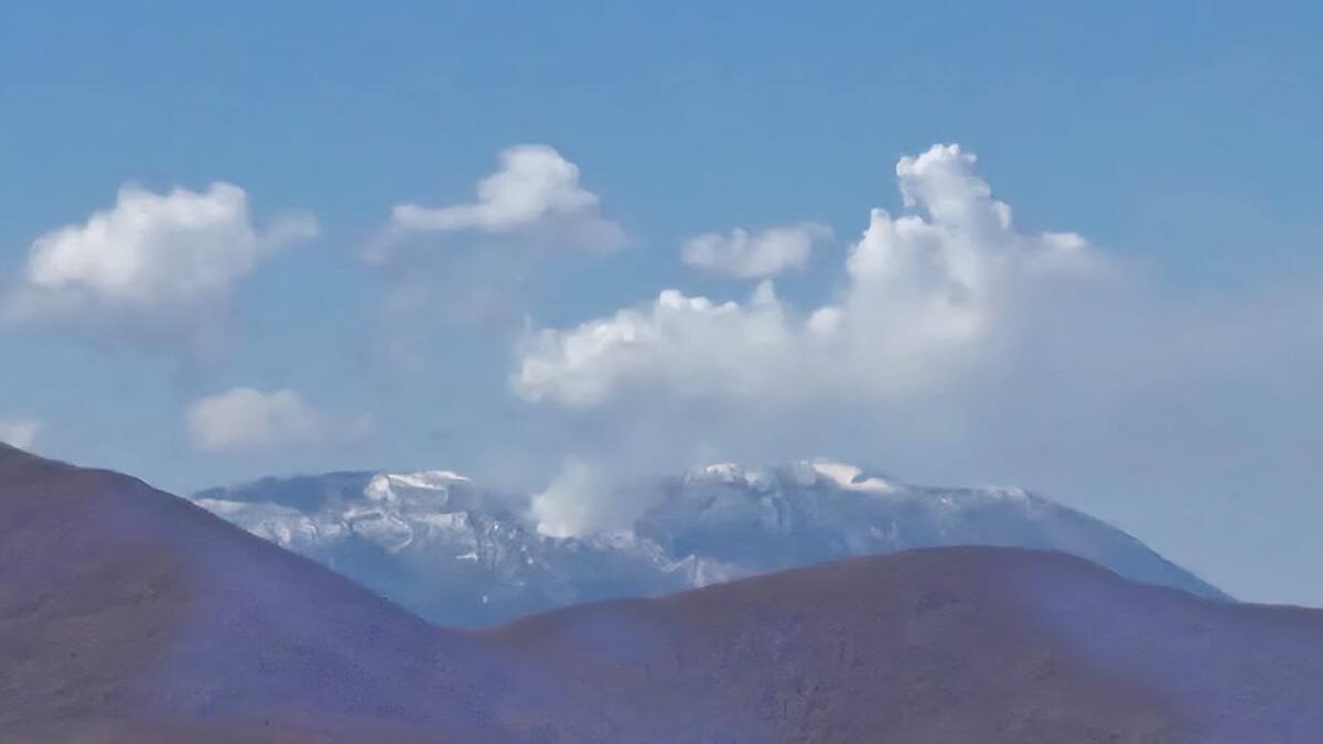 Volcán Láscar permanece bajo monitoreo: columna de cenizas alcanzó los 1.100 metros de altura