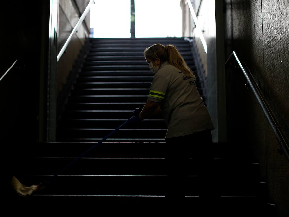 Metro de Santiago anunció el cierre de dos estaciones de Línea 3 por «presencia de agua»