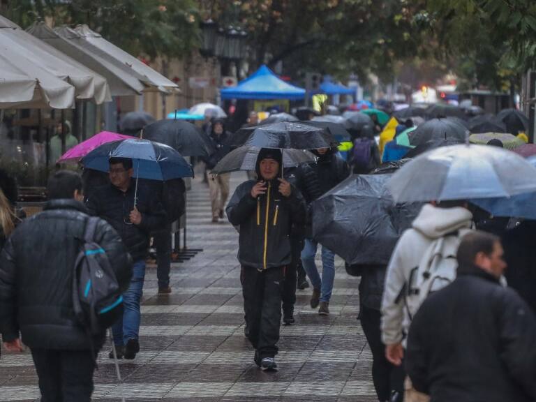 Sistema frontal vuelve a la zona central: pronostican lluvias para esta semana en la Región Metropolitana