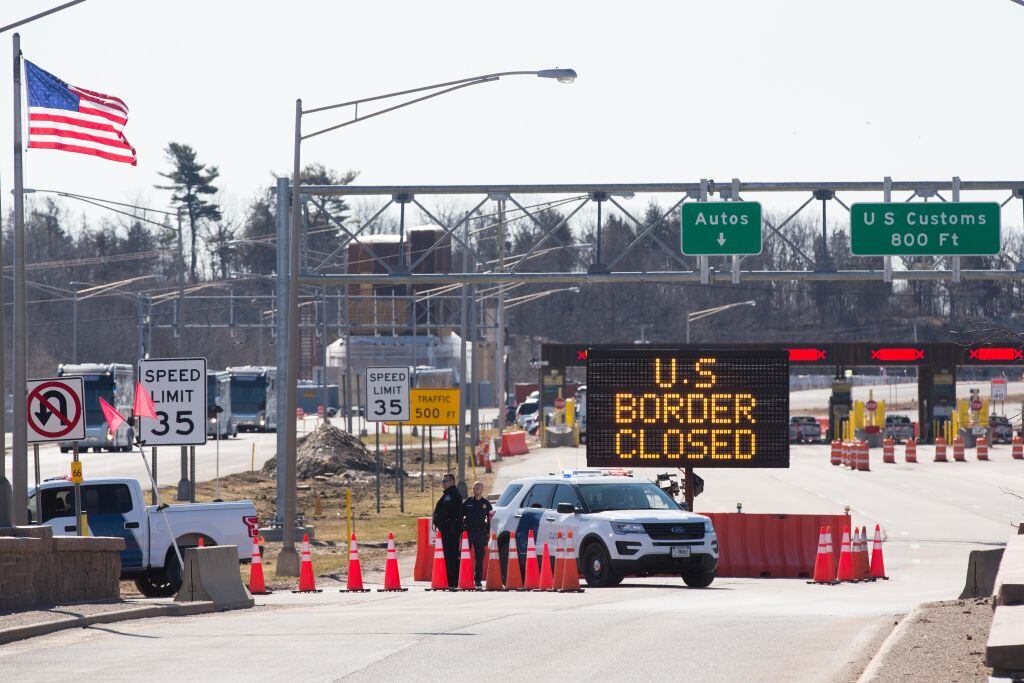 EEUU informa a automovilistas de Canadá que la frontera está cerrada