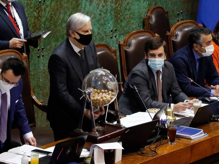 ¿Quiénes son los parlamentarios que componen la comisión revisora de la acusación constitucional contra ministra Izkia Siches?