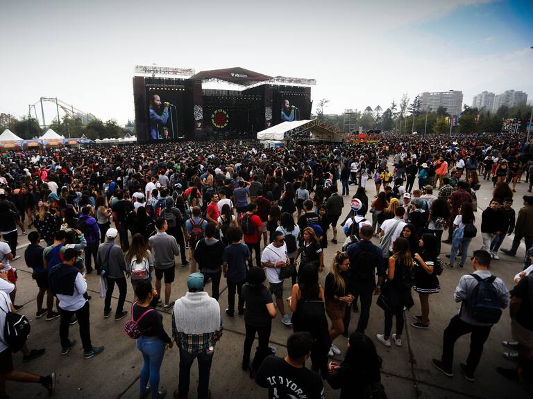 Alcaldesa de Cerrillos y el Lollapalooza 2022: "Este festival nos ha permitido visibilizar a nuestra comuna"Ambiente, durante la segunda jornada del Lollapalooza 2019, realizado en el Parque O'Higgins.
FOTO: SERGIO GARCIA PARDO/AGENCIAUNO