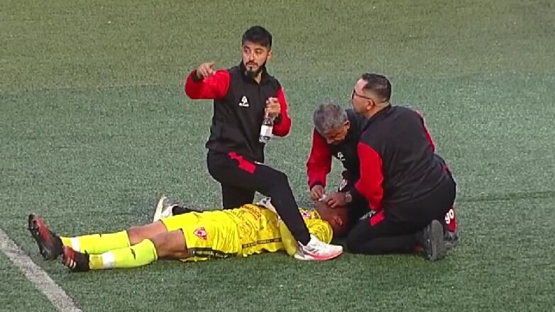 Encontraron el diente en la cancha: Nelson Espinoza relata su fuerte choque con Zampedri antes de someterse a cirugía