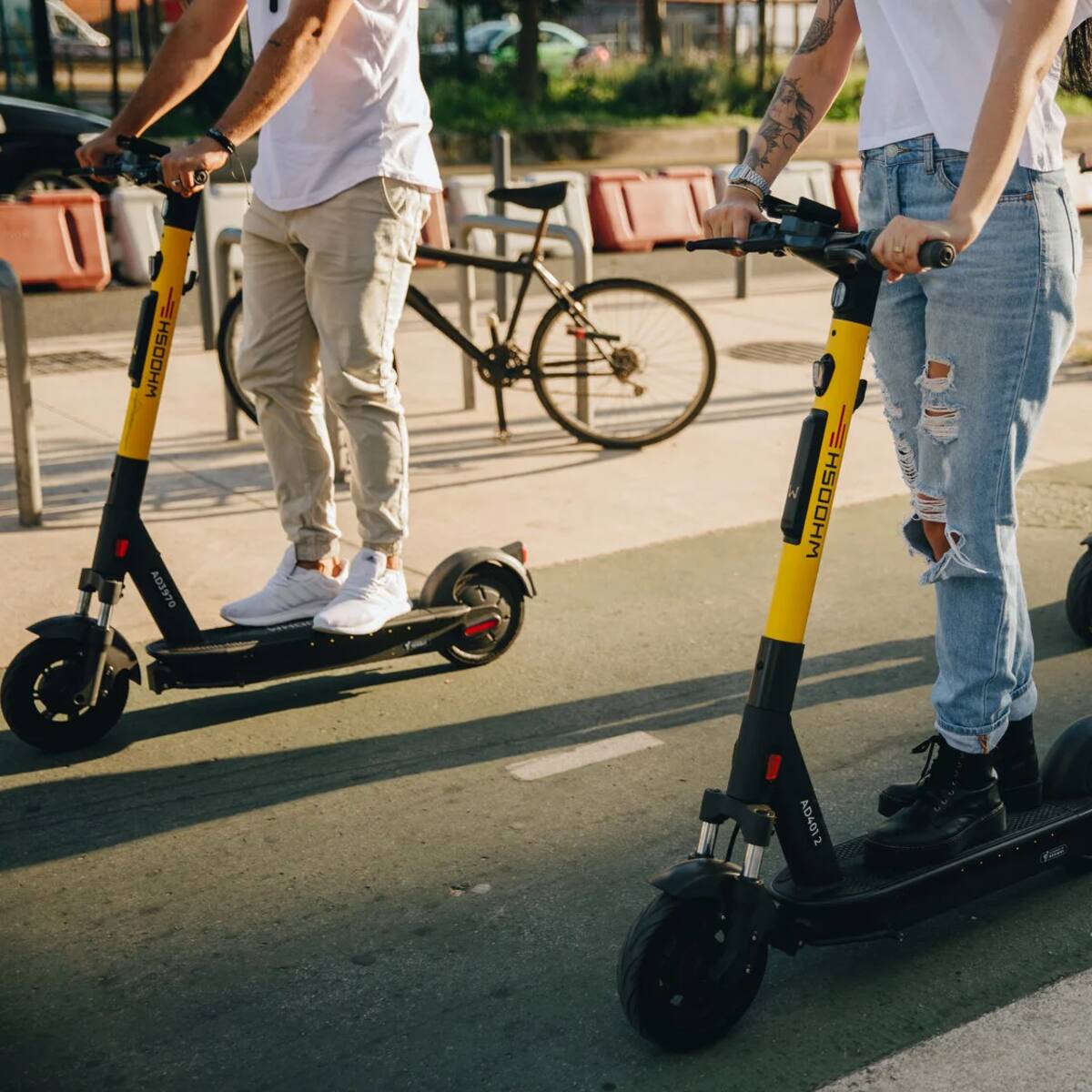 Martillo en mano y en plena calle: detienen a hombre que robaba motores de scooters eléctricos en San Joaquín