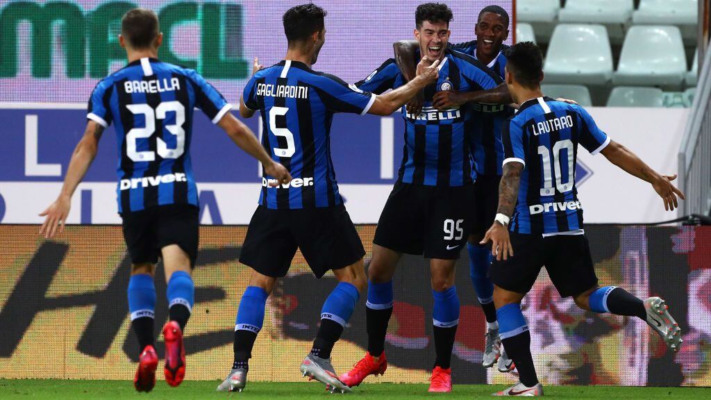 PARMA, ITALY - JUNE 28: Alessandro Bastoni #95 of FC Internazionale celebrates his goal with his team-mates during the Serie A match between Parma Calcio and FC Internazionale at Stadio Ennio Tardini on June 28, 2020 in Parma, Italy. (Photo by Marco Luzzani - Inter/Inter via Getty Images)