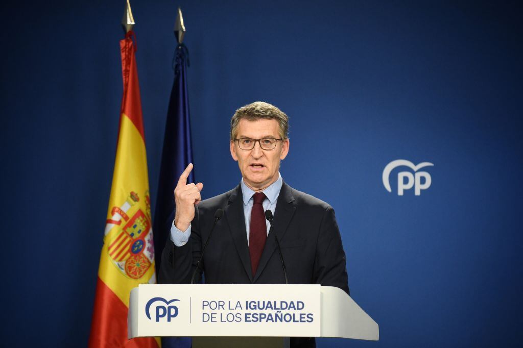Getty Images | El líder del PP, Alberto Núñez Feijoo, durante un punto de prensa en la sede del partido en Madrid, España