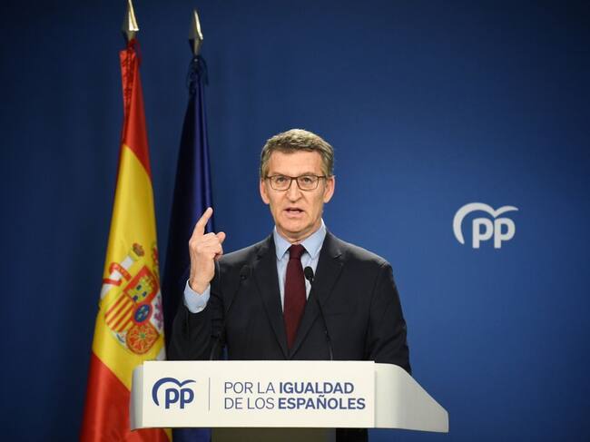 Getty Images | El líder del PP, Alberto Núñez Feijoo, durante un punto de prensa en la sede del partido en Madrid, España