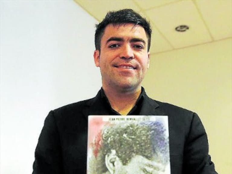 Jean Pierre Bonvallet sortea 20 libros de la biografía de su padre